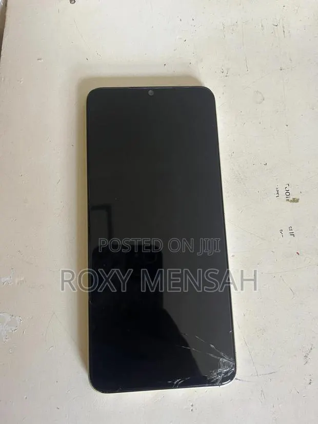 Itel P40 64 GB Gold · Photo 1