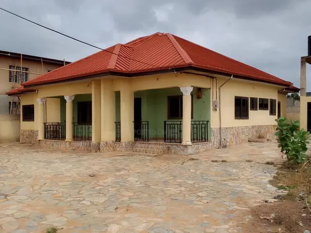 3bdrm House in Near Lake Side Com 8, Adenta for rent · Photo 1