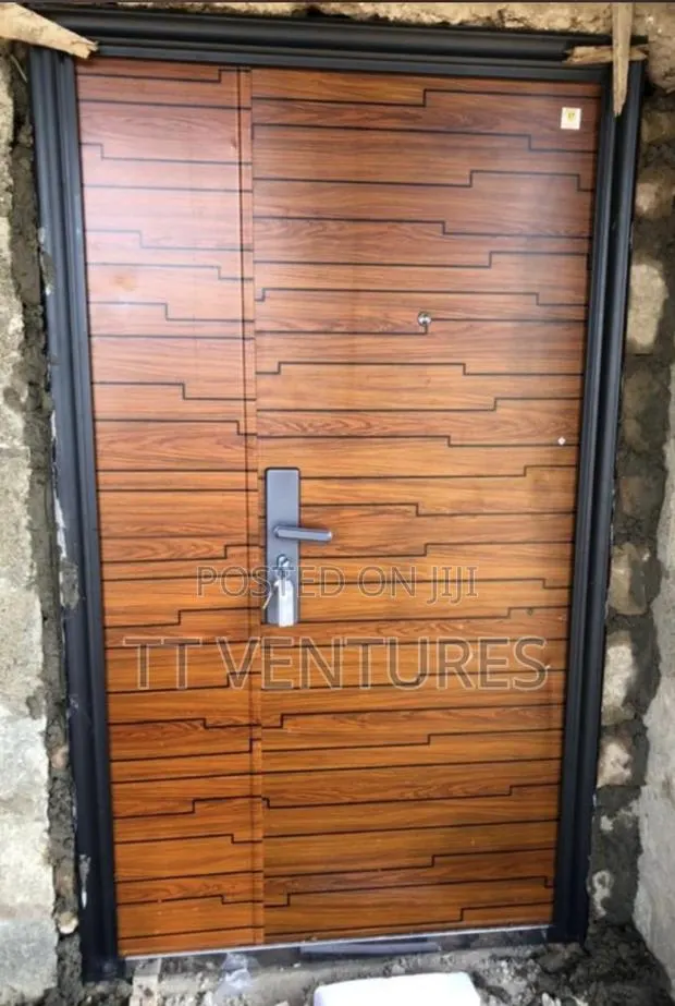 One and Half Smooth Door · Photo 1