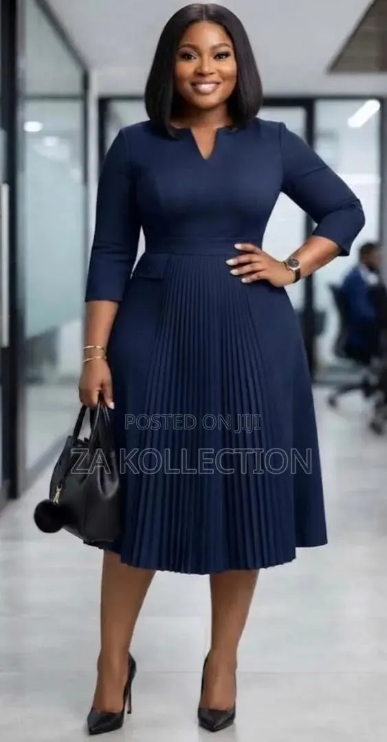 Women's Simple Office Dress With Flare Pleats · Photo 1