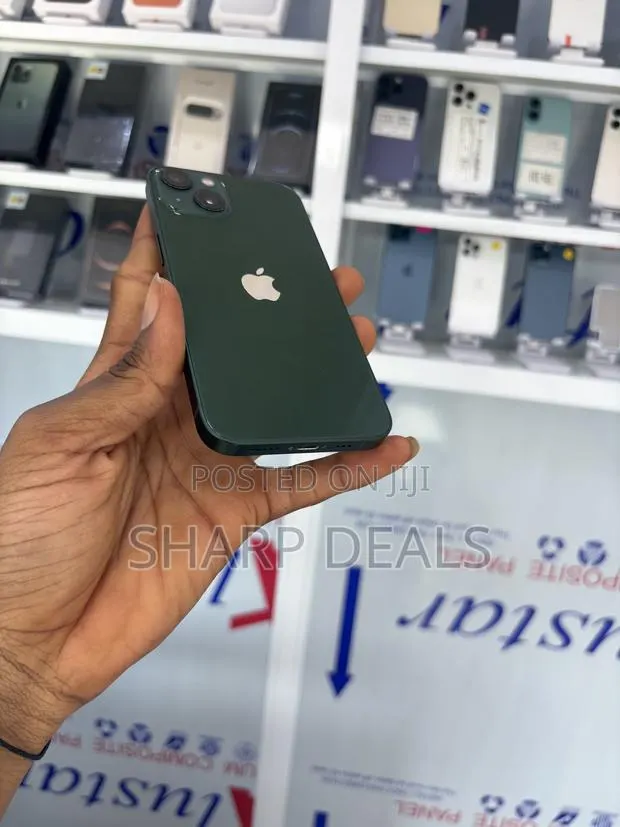 Apple iPhone 13 128 GB Green · Photo 1