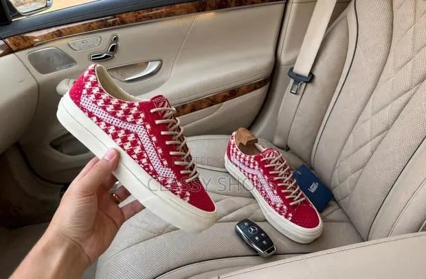 Old School Vans Red and White · Photo 1