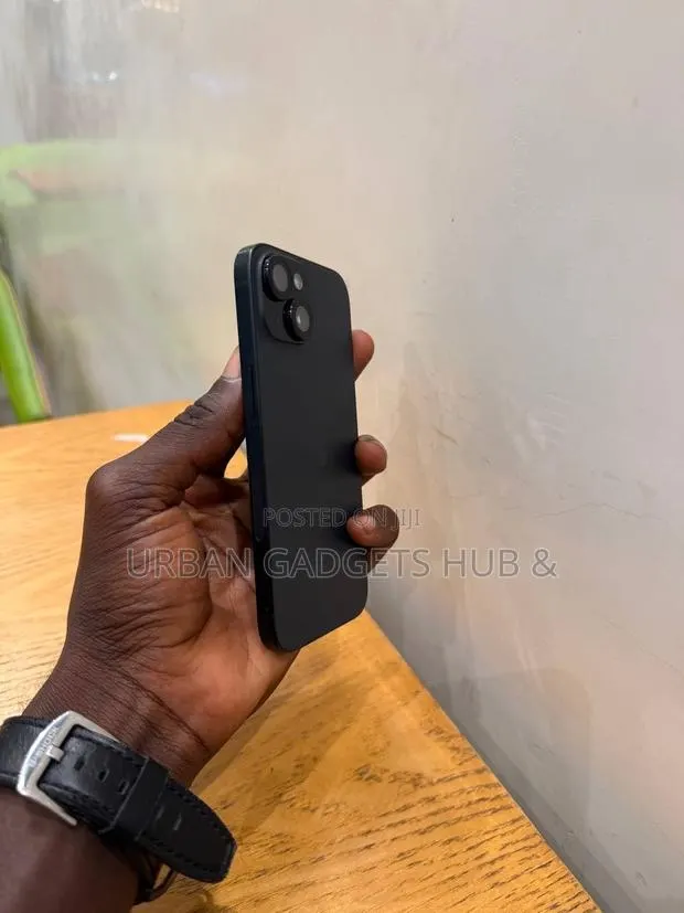 Apple iPhone 15 128 GB Black · Photo 1