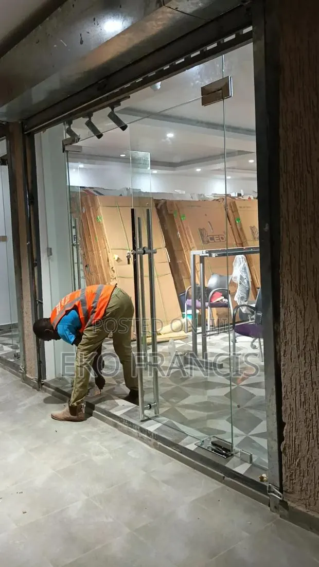 Frameless Glass Door C.G.S · Photo 1