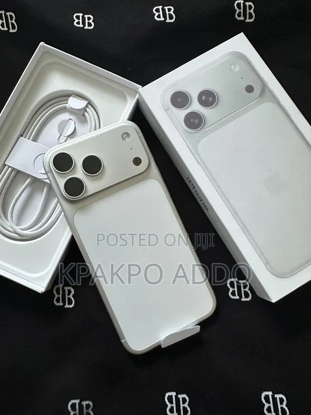 New Apple iPhone 17 Pro Max 256 GB Silver · Photo 1
