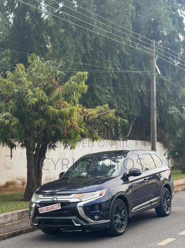 Mitsubishi Outlander 2019 Blue · Photo 1