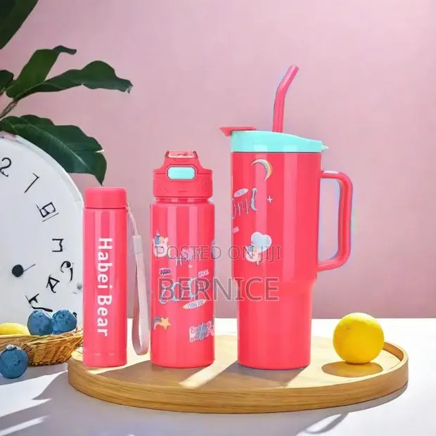Fashionable 3-in-1 Tumbler With Straw · Photo 1
