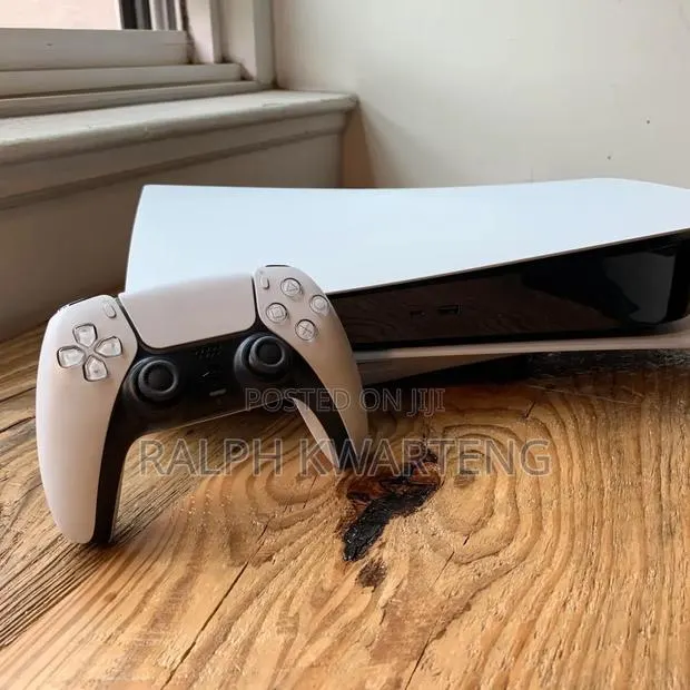 Ps5 Standard With Fc27 and Other Games Plus Ps+ Account · Photo 1