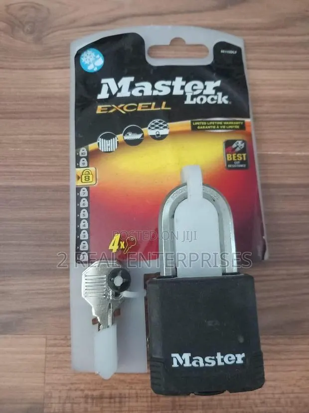 Master Lock Heavy Duty Padlock Weatherproof Rustproof Steel M115dlf · Photo 1