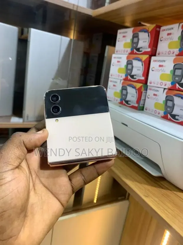 Samsung Galaxy Z Flip4 256 GB Rose Gold · Photo 1