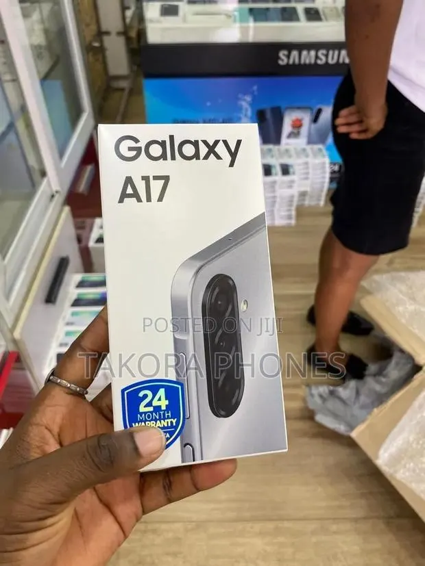 New Samsung Galaxy A17 128 GB Silver · Photo 1