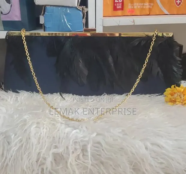 Black Feather Women's Clutch · Photo 2