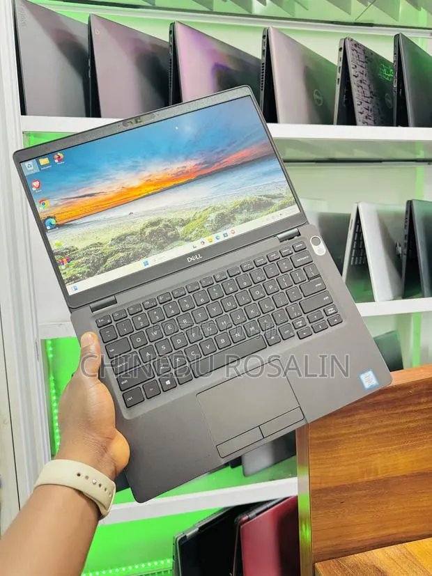 Laptop Dell Latitude 5300 16GB Intel Core i7 SSD 256GB · Photo 1