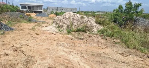 Prime Selected Lands / Fully Developed ; Ningo Prampram · Photo 1
