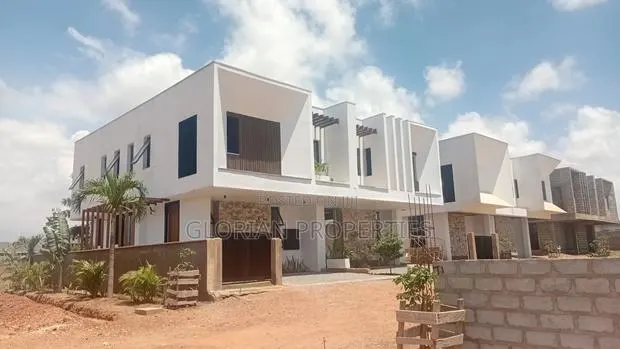 3bdrm Duplex in Highcrest Homes, Police Station for sale · Photo 1
