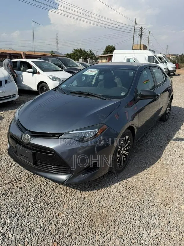 Toyota Corolla LE ECO 4dr Sedan (1.8L 4cyl CVT) 2017 Gray · Photo 1