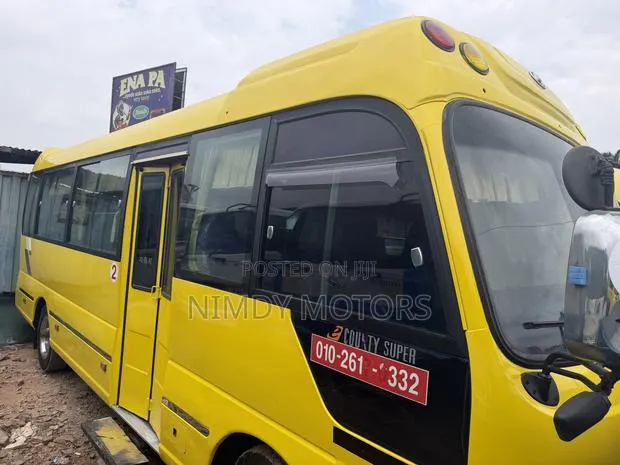 Hyundai County 2016 Yellow · Photo 1