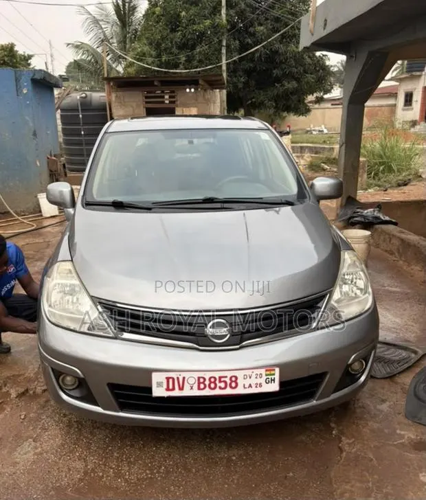 Nissan Versa 2012 Teal · Photo 1