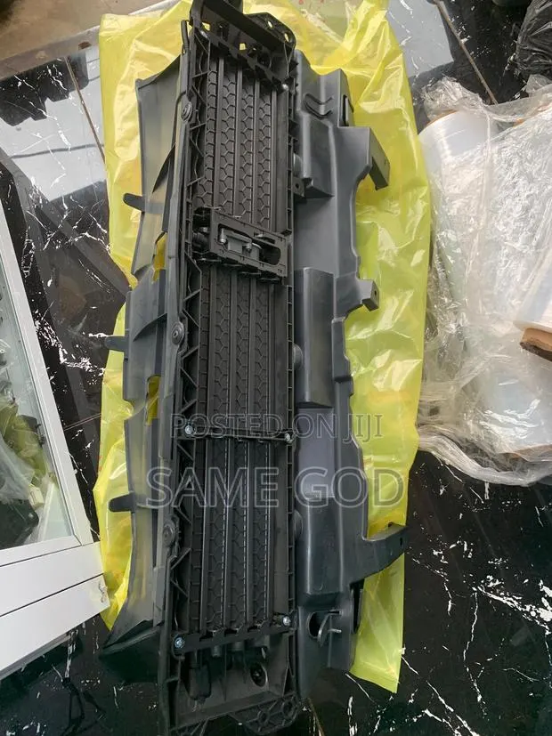 Honda CRV 17-21 Shutter Grille · Photo 1