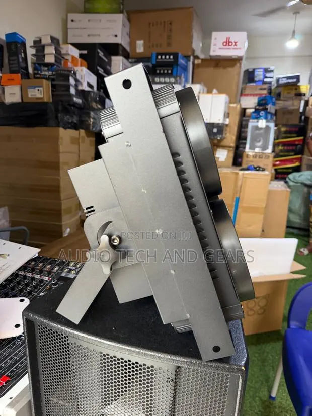 Prolumen 400 Watts COB Blinder Light · Photo 2