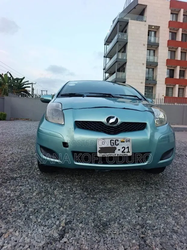 Toyota Vitz 2010 Blue · Photo 1