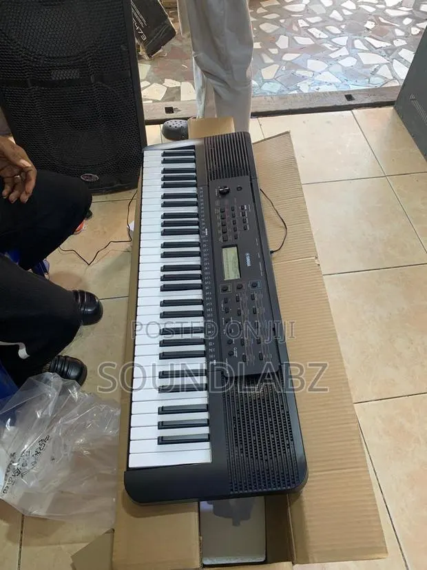 Yamaha PSR-E273 61-Key Portable Keyboard · Photo 1