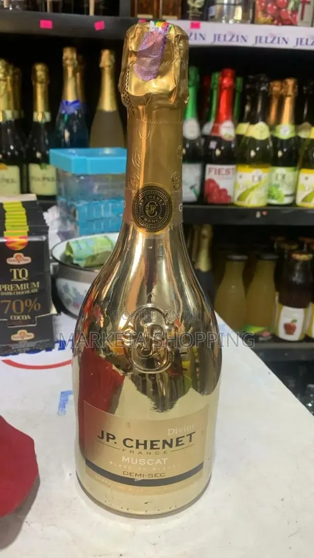 JP Chenet Gold 750ml · Photo 1