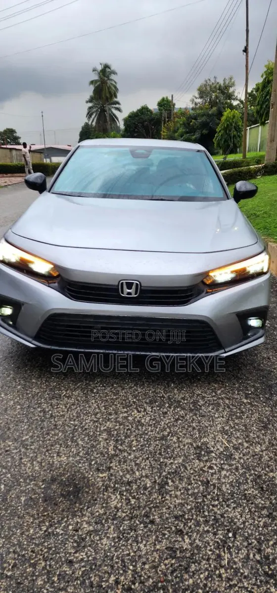 Honda Civic 2024 Silver · Photo 1