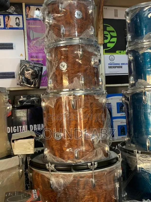 Ev 5-piece Drumset With Cymbals And Stands · Photo 1