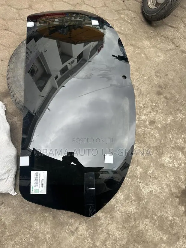 Mazda CX5 Back Boot Glass 2017 2018 2019 2020 2021 2022 2023 2024 2025 · Photo 1