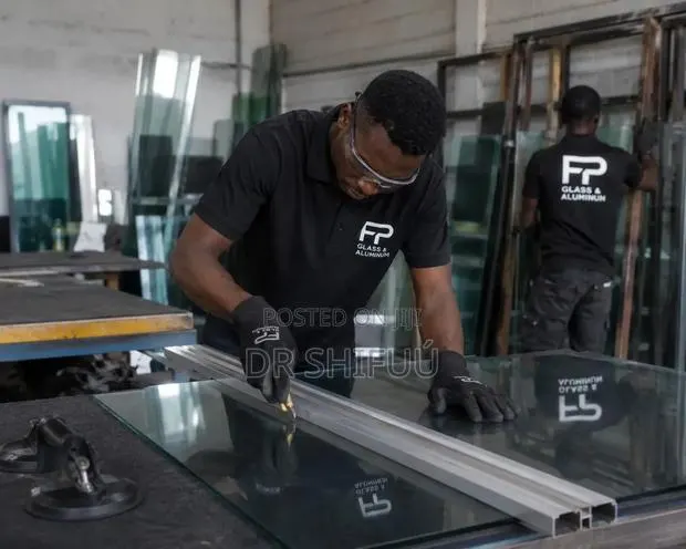 Professional Aluminum and Glass Work · Photo 1