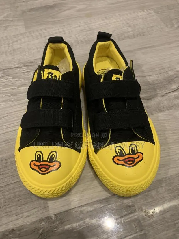 Kids Yellow Black Duck Sneakers – Playful Animal Design · Photo 3