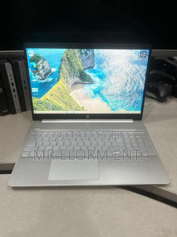 Laptop HP 15-da3007nia 8GB Intel Core i3 SSD 256GB · Photo 1