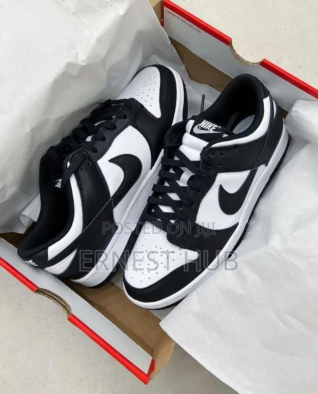 Nike Low Dunk Black/White · Photo 1