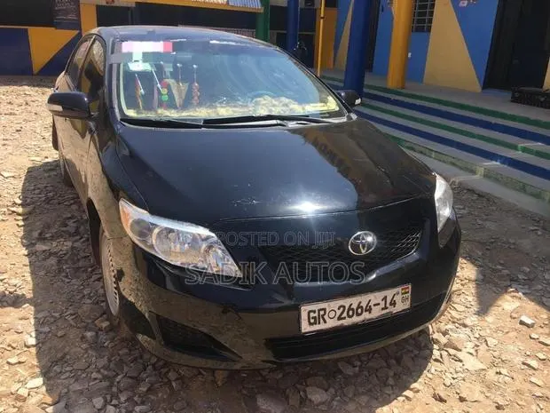 Toyota Corolla LE 4dr Sedan (1.8L 4cyl 4A) 2010 Black · Photo 1