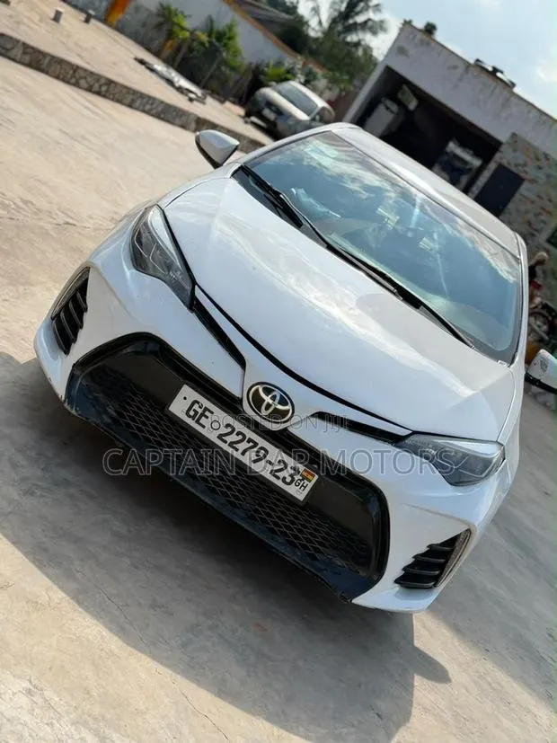Toyota Corolla S 4dr Sedan (1.8L 4cyl CVT) 2016 White · Photo 1
