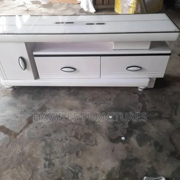 White Color TV Stand With 3 Drawers · Photo 1