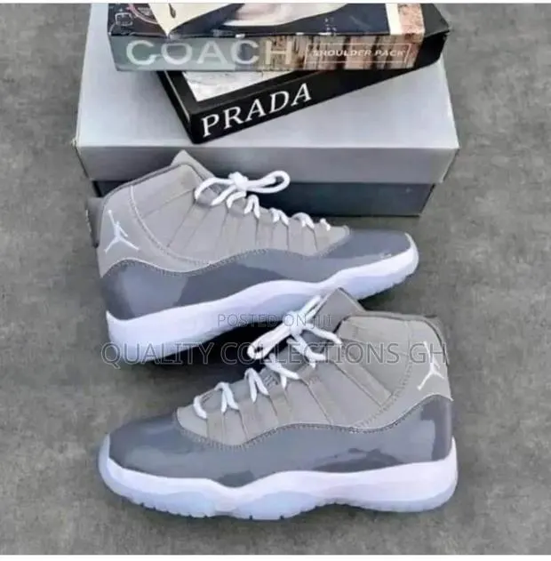 Jordan 11 Ash and White · Photo 1
