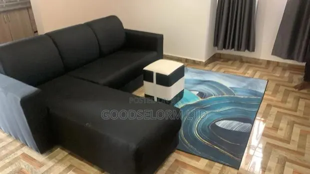 L Shape Plus Center · Photo 1