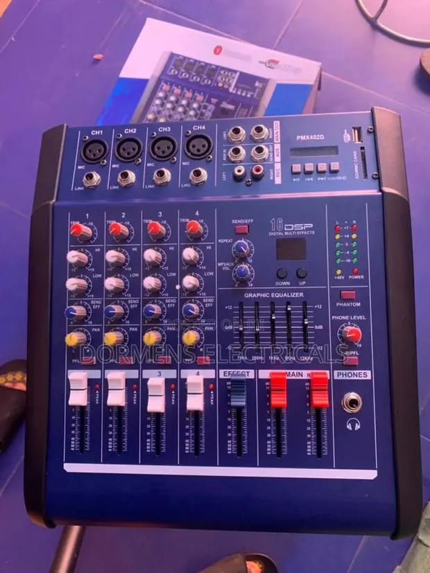 Powered Mixer 4 · Photo 1