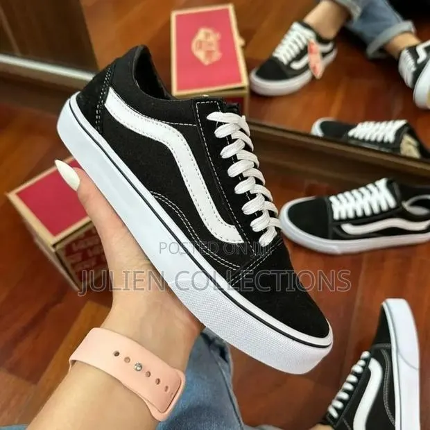Quality Old Skuul Vans Black and White · Photo 1