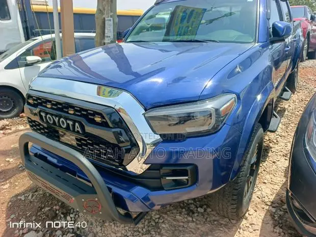 Toyota Tacoma 2023 Blue · Photo 1