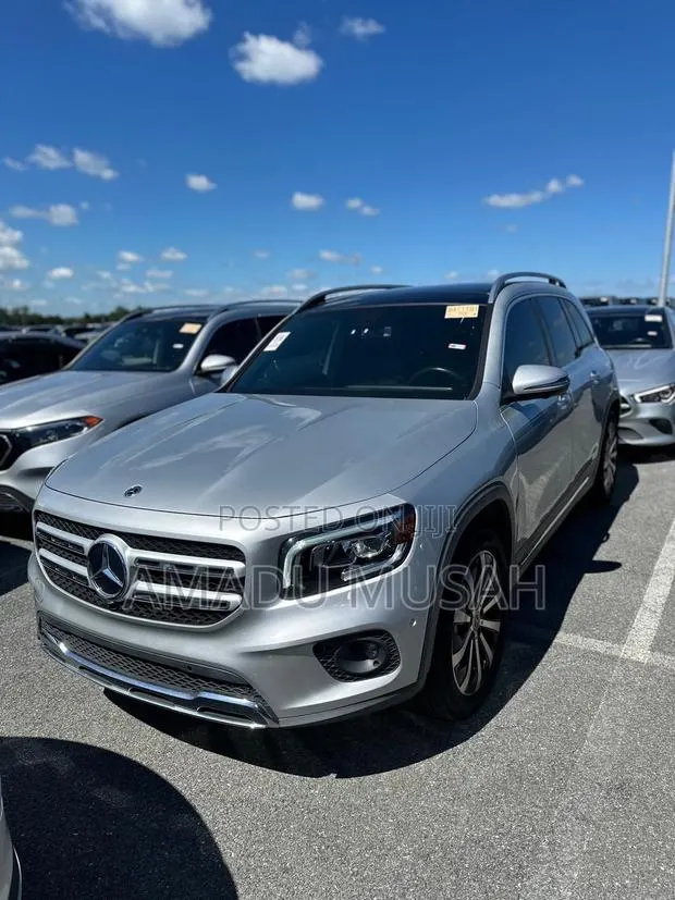 Mercedes-Benz GLB-Class GLB 250 4MATIC 2021 Silver · Photo 1