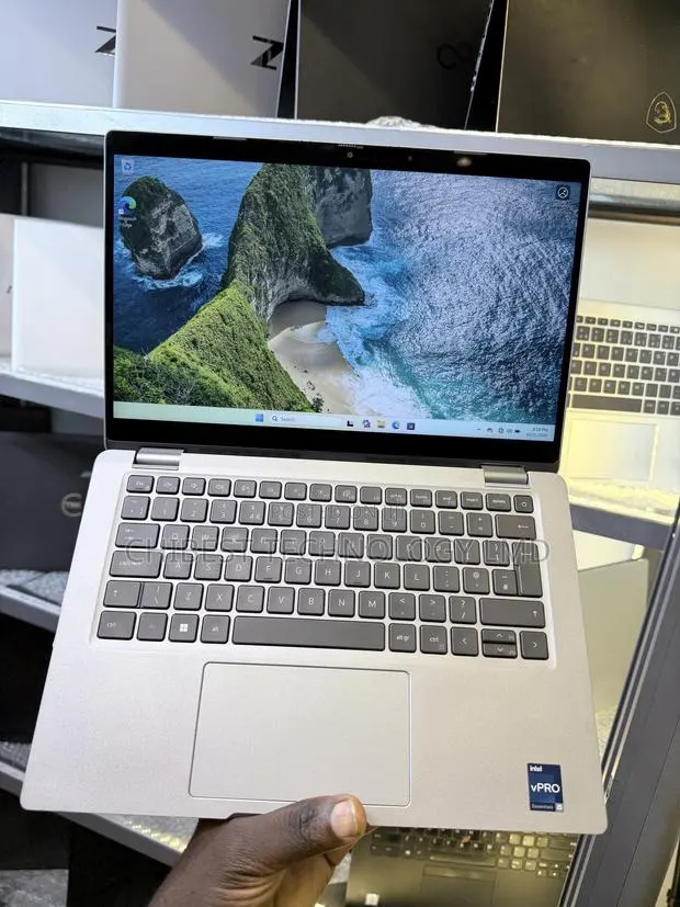Laptop Dell Latitude 5330 16GB Intel Core i5 SSD 256GB · Photo 1