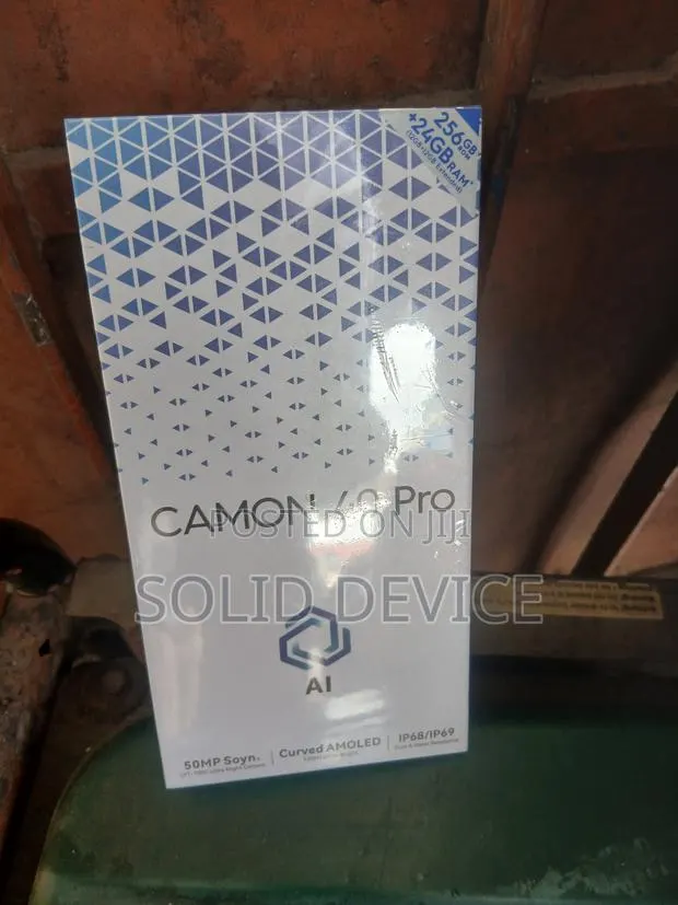 New Tecno Camon 40 Pro 5G 256 GB Green · Photo 1
