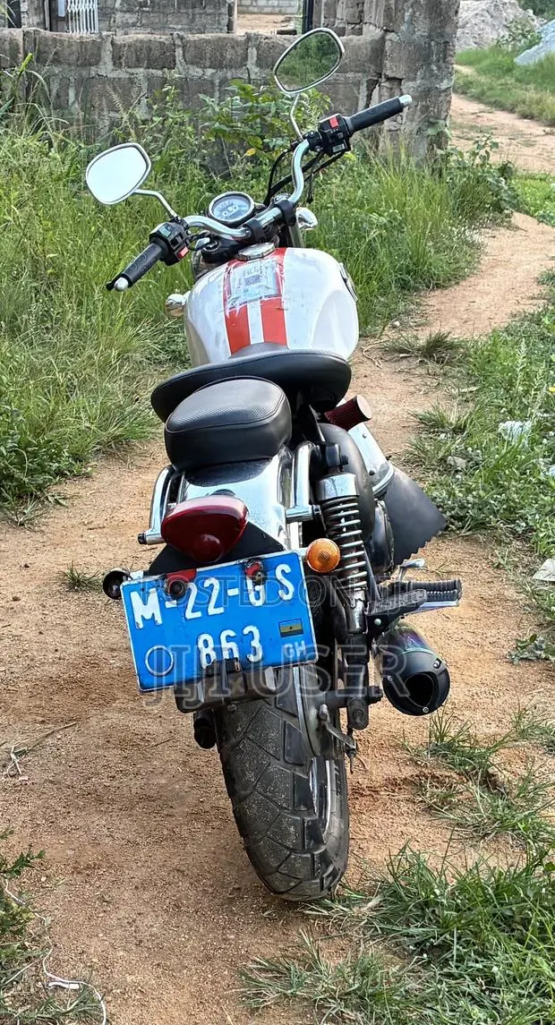 Kawasaki Bike 1982 White · Photo 1