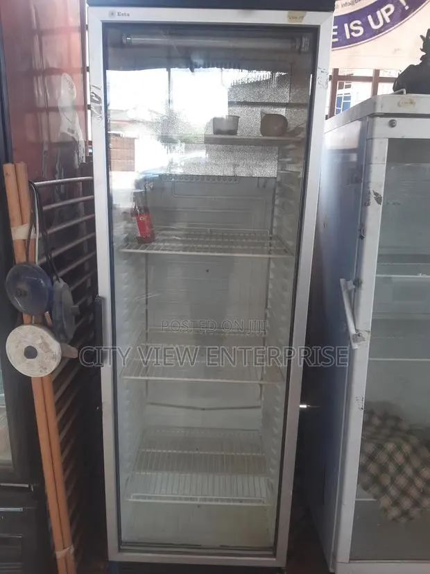 Refrigerator · Photo 1