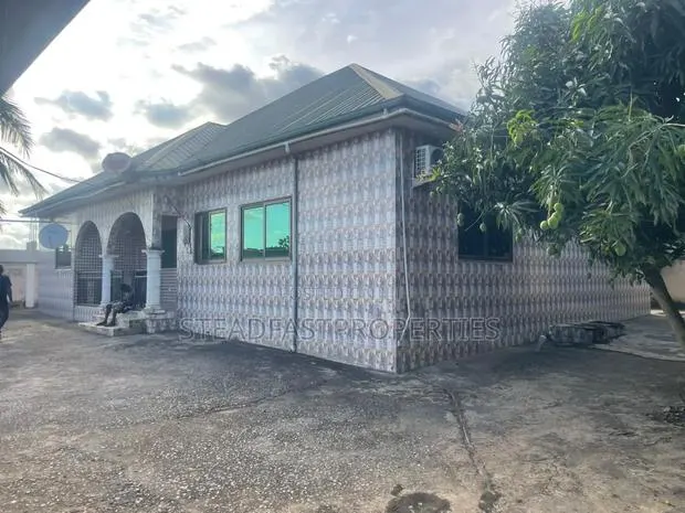4bdrm House in Steadfast Properties, Awutu Senya East Municipal · Photo 1
