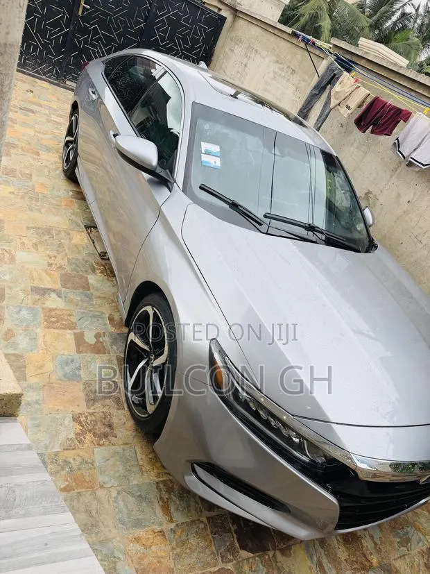 Honda Accord 2020 Silver · Photo 1