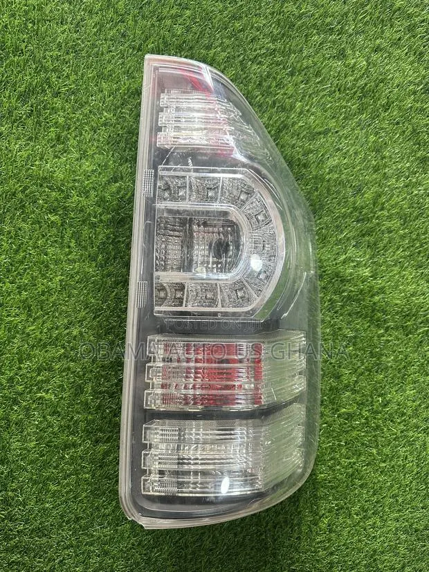 Toyota Noah/Voxy Taillight 2010 2011 2012 2013 2014 R70 LED Tail Light · Photo 1